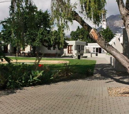 The Village Guesthouse Сірес Екстер'єр фото