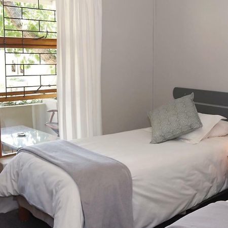 The Village Guesthouse Сірес Екстер'єр фото