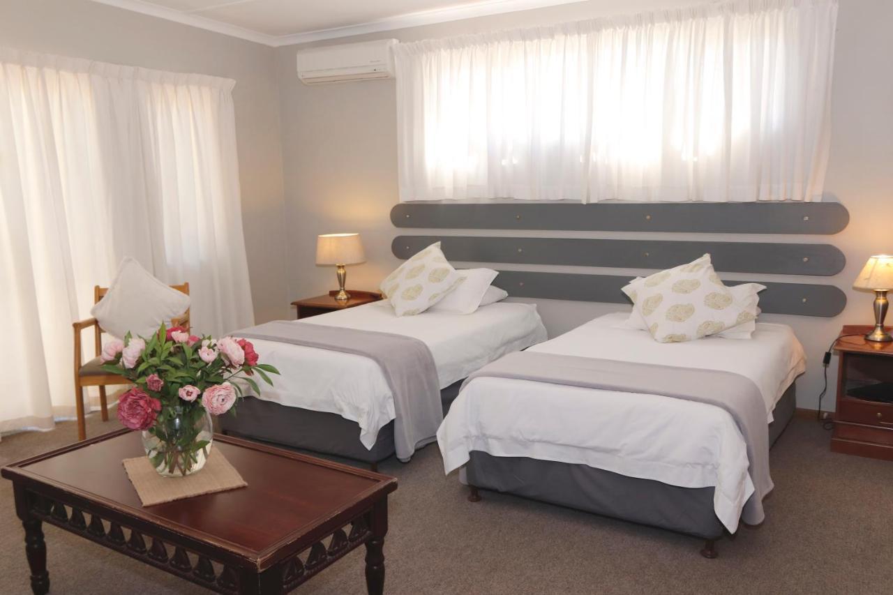 The Village Guesthouse Сірес Екстер'єр фото