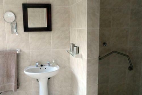The Village Guesthouse Сірес Екстер'єр фото