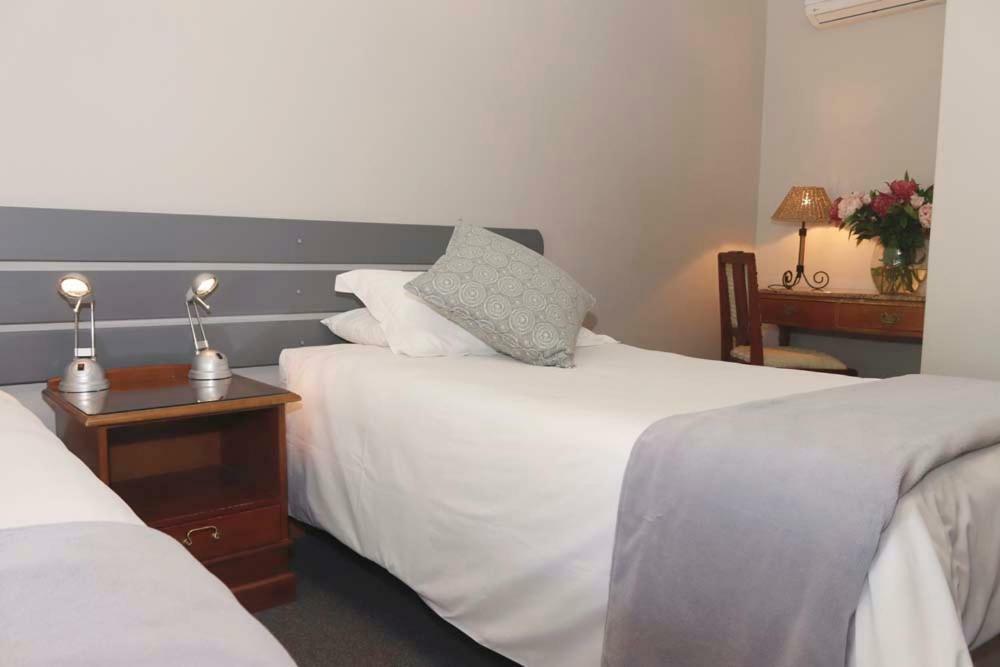 The Village Guesthouse Сірес Екстер'єр фото
