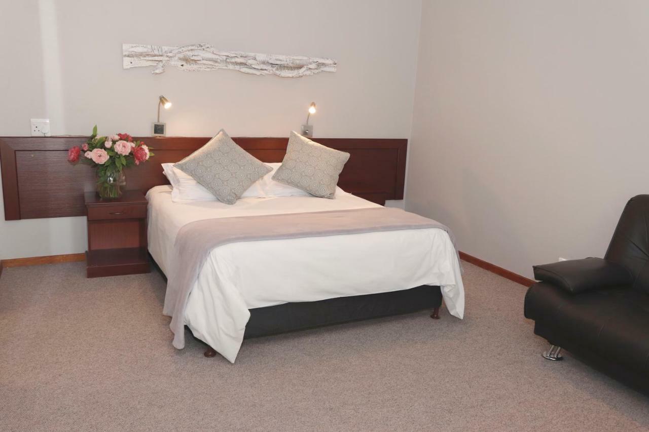 The Village Guesthouse Сірес Екстер'єр фото
