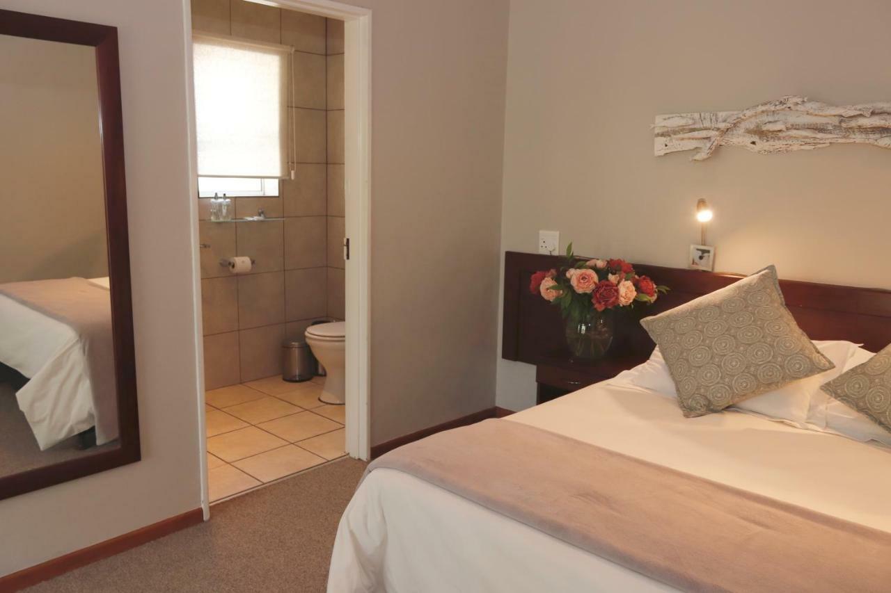 The Village Guesthouse Сірес Екстер'єр фото